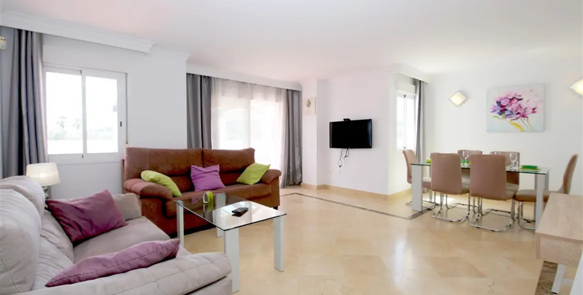 Short-term rent of middle floor apartment in Estepona 4