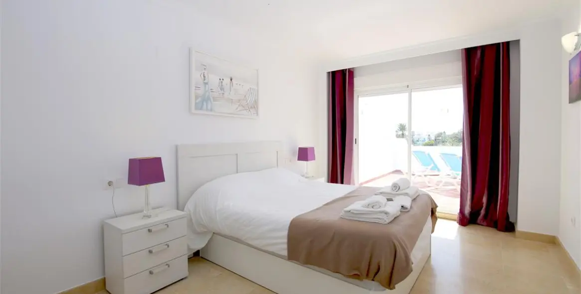 Short-term rent of middle floor apartment in Estepona 9
