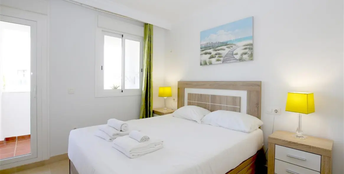 Short-term rent of middle floor apartment in Estepona 12