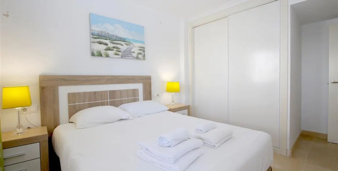 Short-term rent of middle floor apartment in Estepona 13
