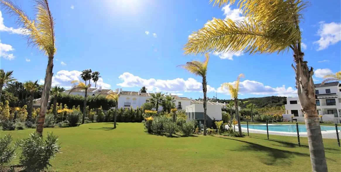 Short-term rent of middle floor apartment in Estepona 22