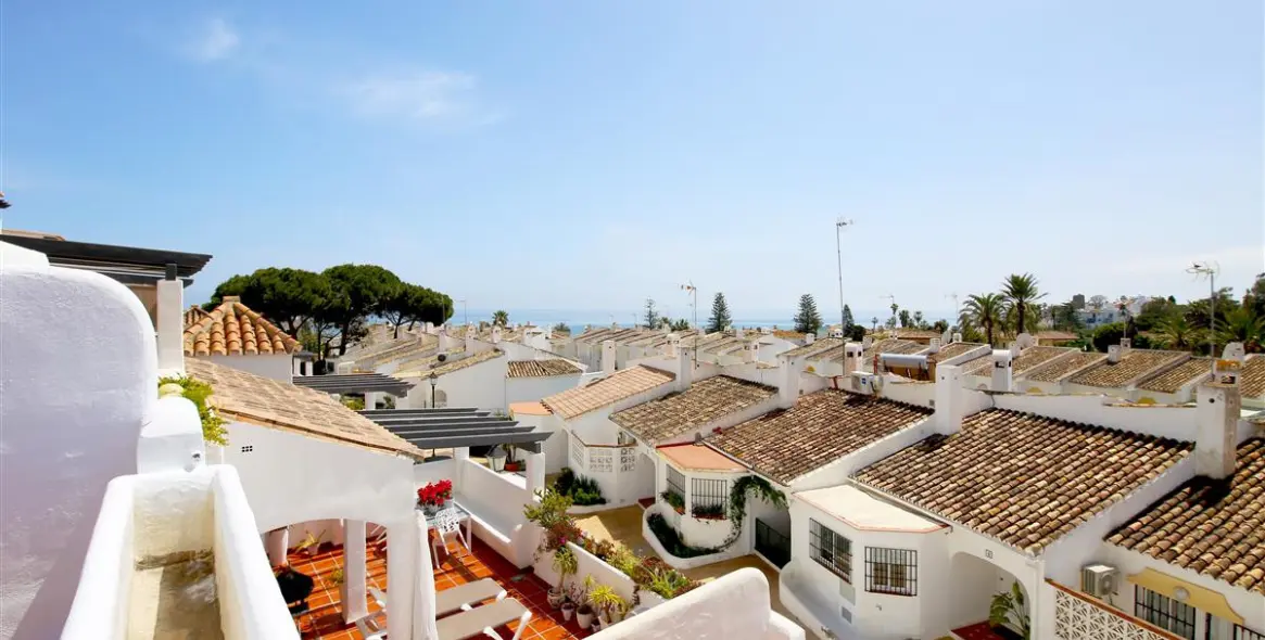 Short-term rent of middle floor apartment in Estepona 23