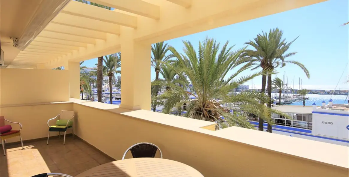Краткосрочная аренда апартаментов на среднем этаже в Estepona 1