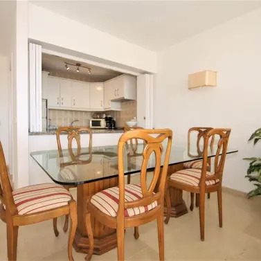 Краткосрочная аренда апартаментов на среднем этаже в Estepona