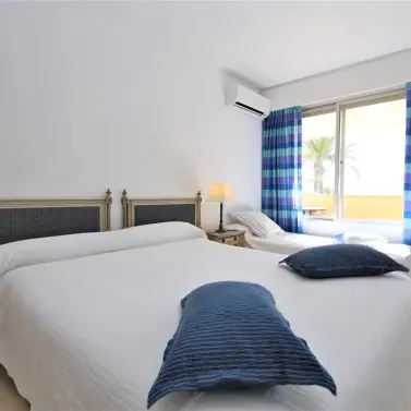 Краткосрочная аренда апартаментов на среднем этаже в Estepona