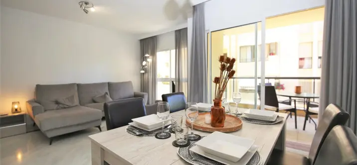 Alquiler a corto plazo de apartamento en planta baja en Estepona 2