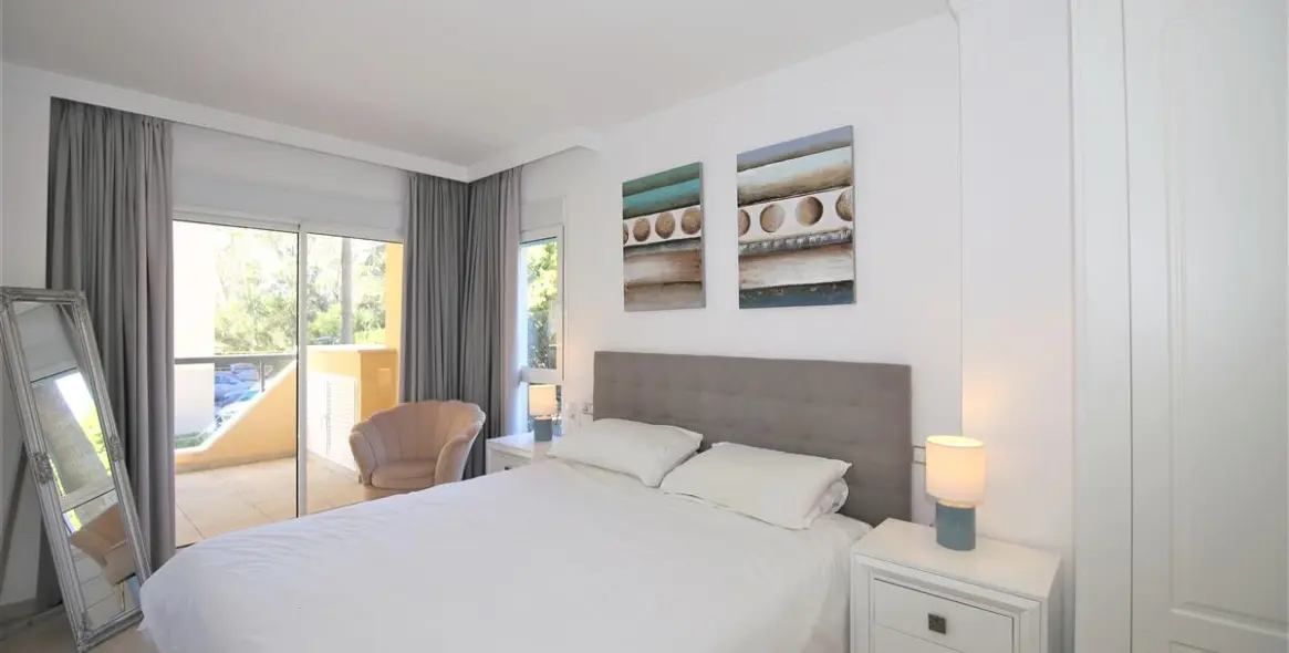 Alquiler a corto plazo de apartamento en planta baja en Estepona 4