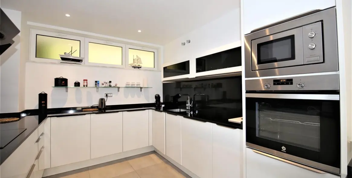 Alquiler a corto plazo de apartamento en planta baja en Estepona 8