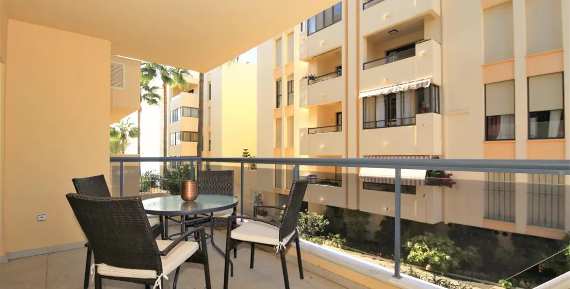 Alquiler a corto plazo de apartamento en planta baja en Estepona 13