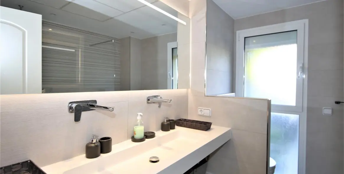 Alquiler a corto plazo de apartamento en planta baja en Estepona 15