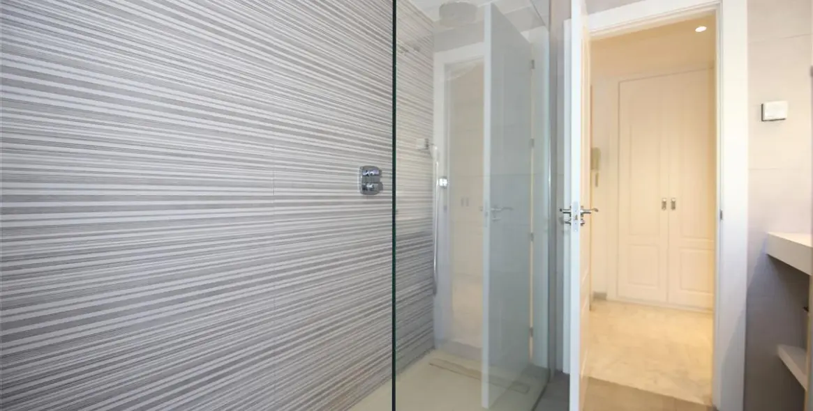 Alquiler a corto plazo de apartamento en planta baja en Estepona 16