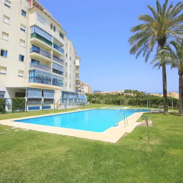 Short-term rent of middle floor apartment in Estepona