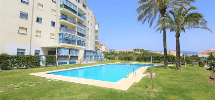 Short-term rent of middle floor apartment in Estepona 1