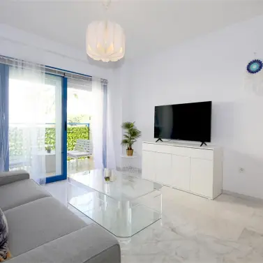 Short-term rent of middle floor apartment in Estepona