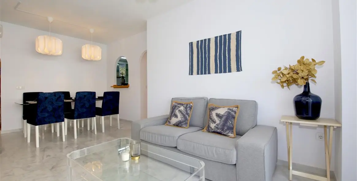Short-term rent of middle floor apartment in Estepona 5