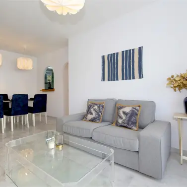 Short-term rent of middle floor apartment in Estepona