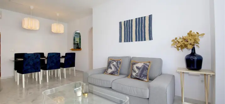 Short-term rent of middle floor apartment in Estepona 4