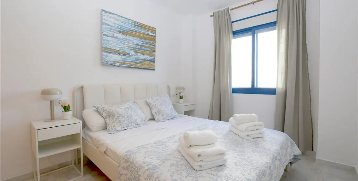 Short-term rent of middle floor apartment in Estepona 11