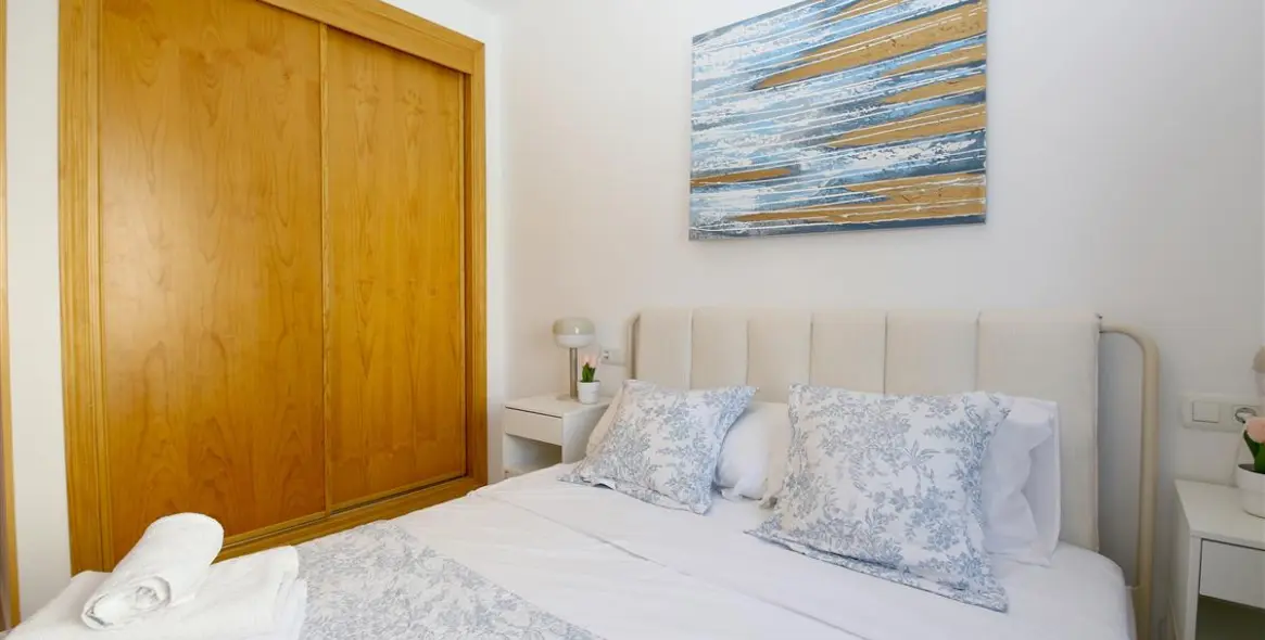 Short-term rent of middle floor apartment in Estepona 12