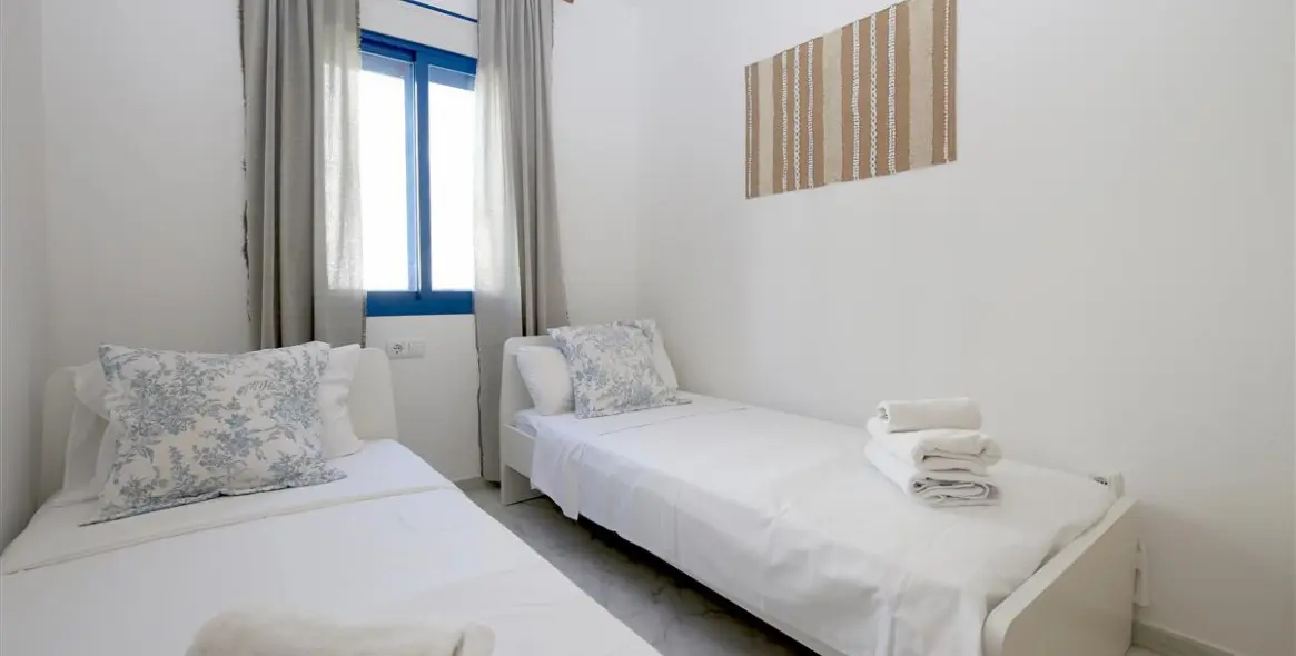 Short-term rent of middle floor apartment in Estepona 18