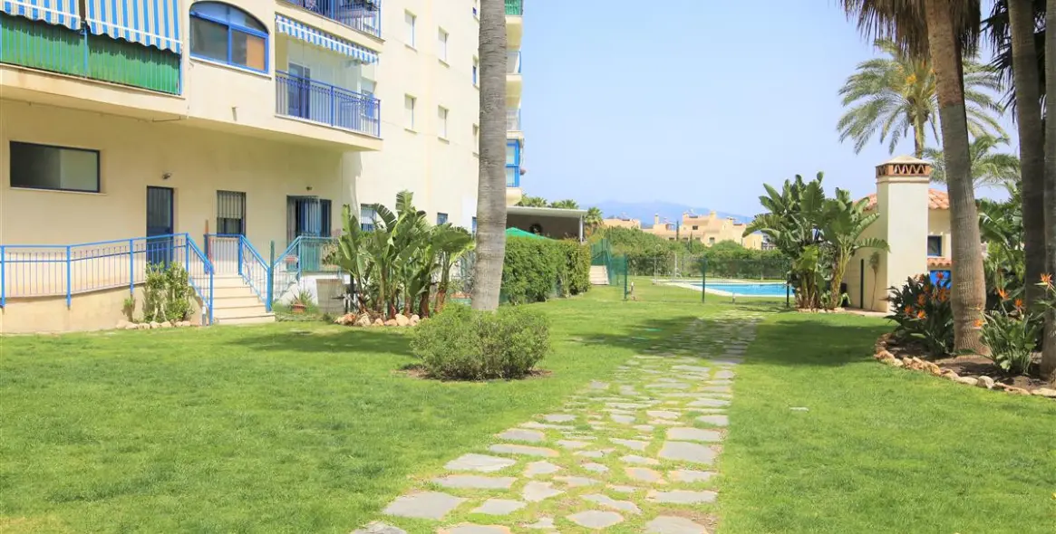 Short-term rent of middle floor apartment in Estepona 22