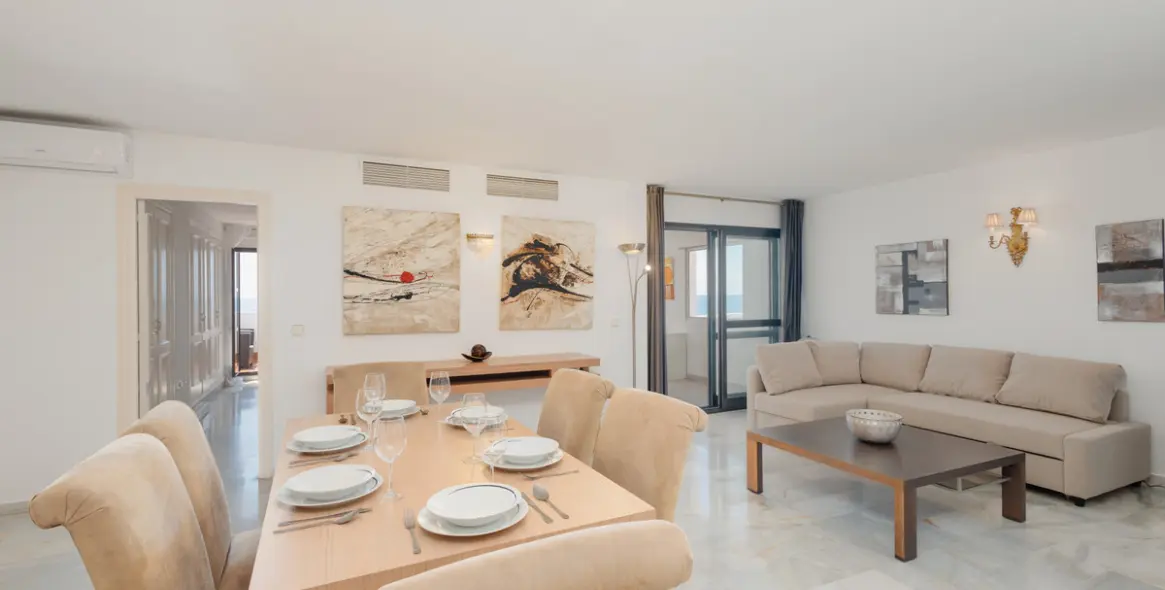 Долгосрочная аренда апартаментов на среднем этаже в Marbella (район Puerto Banús) 1