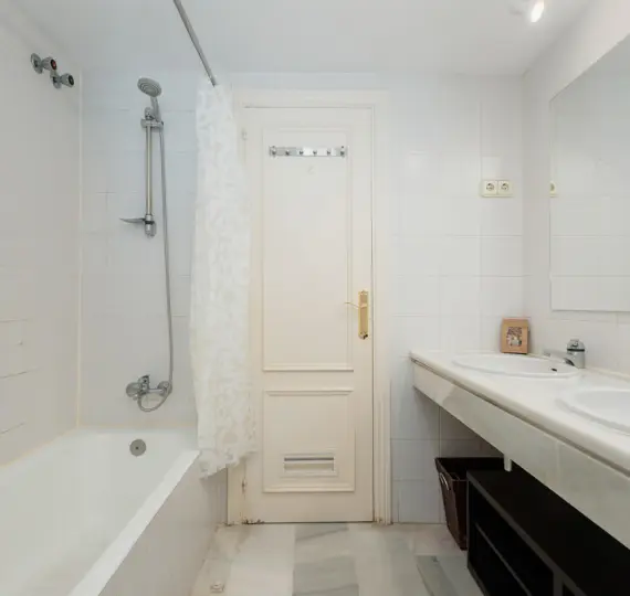 Middle floor apartment R5134828