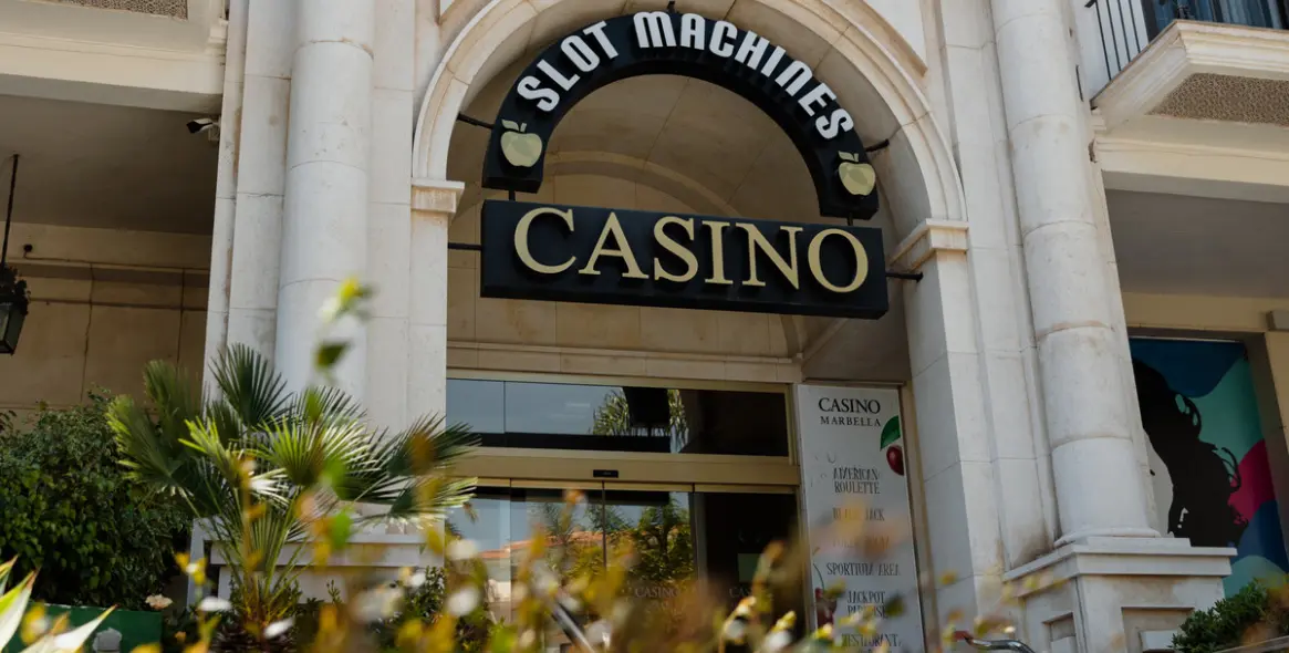 Long-term rent of middle floor apartment in Puerto Banús 14