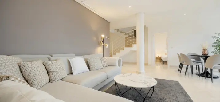 Long-term rent of penthouse duplex in Nueva Andalucía 1