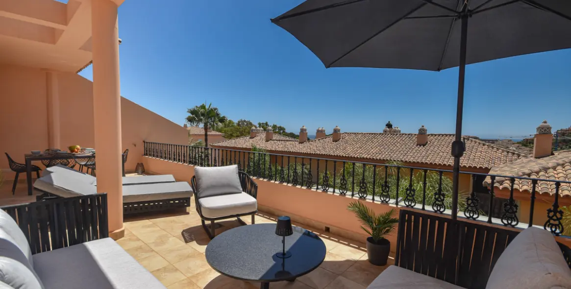 Long-term rent of penthouse duplex in Nueva Andalucía 3