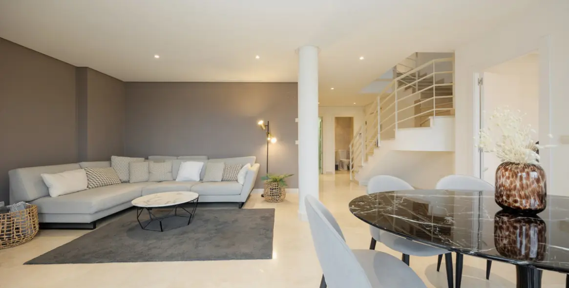 Long-term rent of penthouse duplex in Nueva Andalucía 5