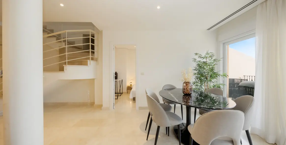 Long-term rent of penthouse duplex in Nueva Andalucía 6