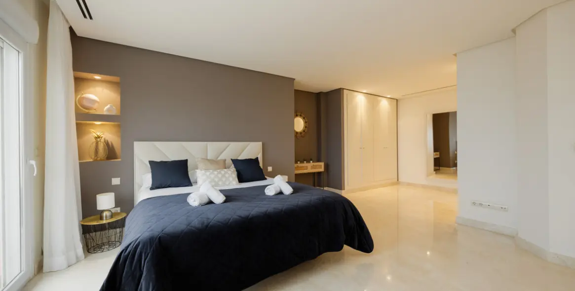 Long-term rent of penthouse duplex in Nueva Andalucía 12