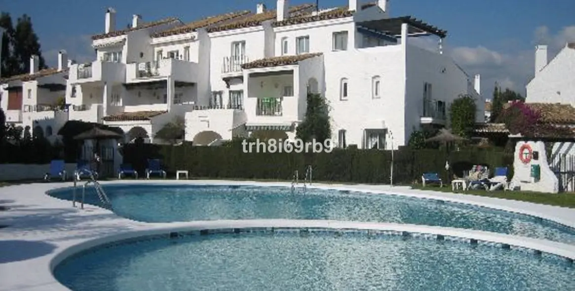 Краткосрочная аренда апартаментов на среднем этаже в Benavista 1