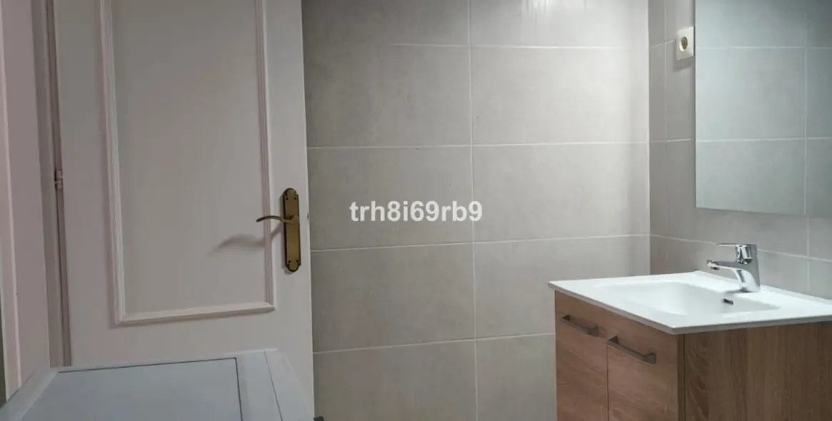 Краткосрочная аренда апартаментов на среднем этаже в Benavista 12