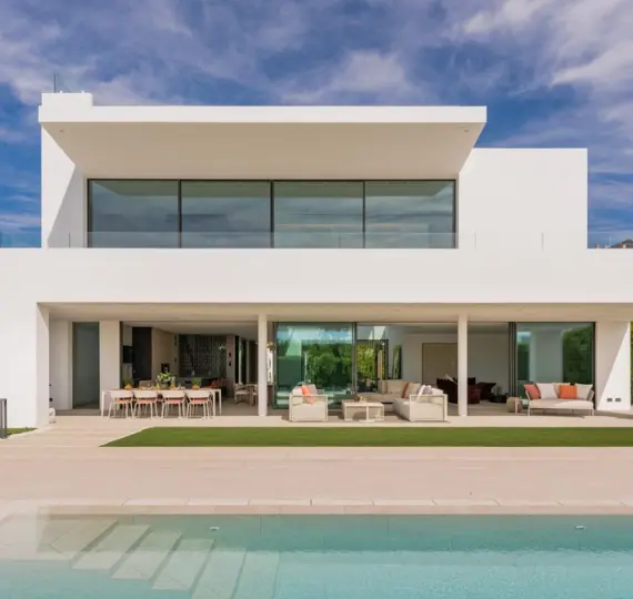 Detached villa R5135956