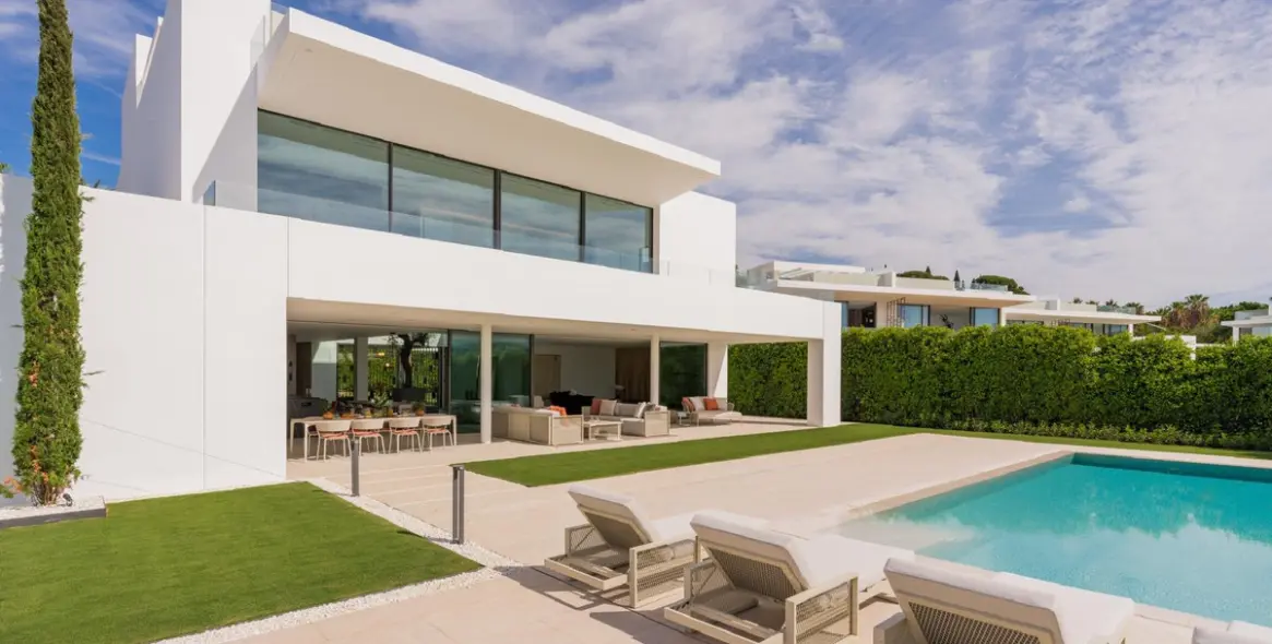 Sale of detached villa in Marbella (district The Golden Mile) 3