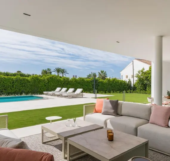 Detached villa R5135956