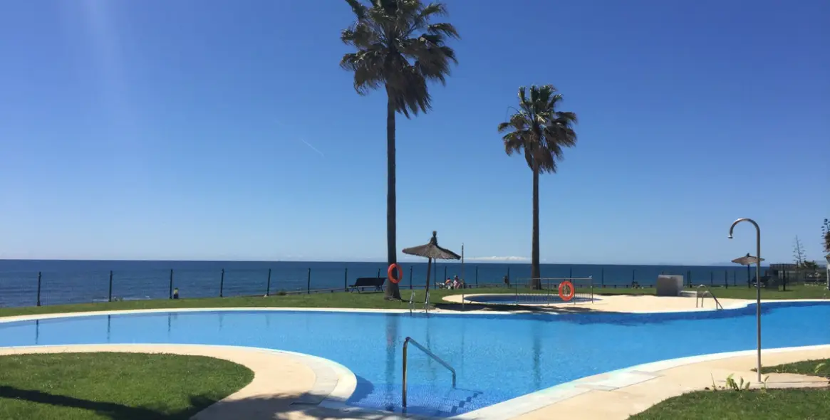 Краткосрочная аренда апартаментов на среднем этаже в Calahonda 1