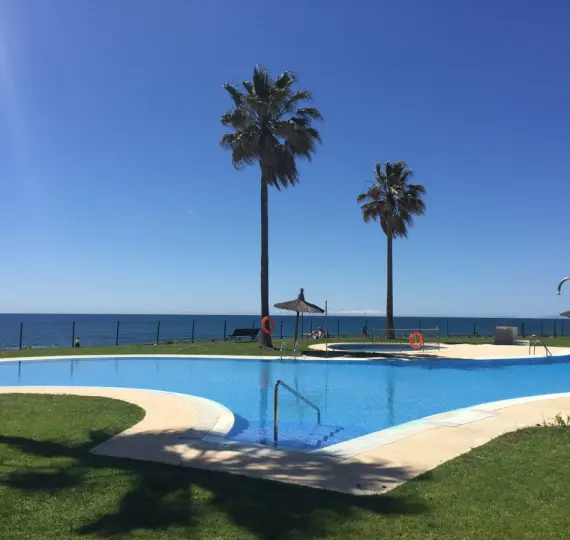 Краткосрочная аренда апартаментов на среднем этаже в Calahonda