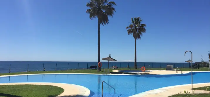 Краткосрочная аренда апартаментов на среднем этаже в Calahonda 0