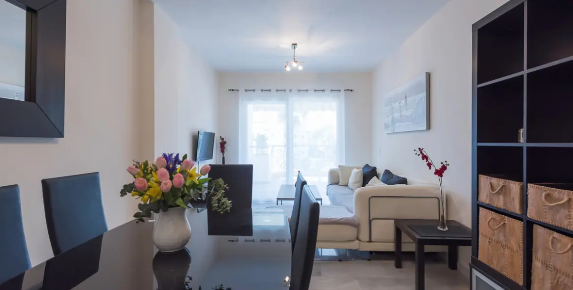 Краткосрочная аренда апартаментов на среднем этаже в Calahonda 2