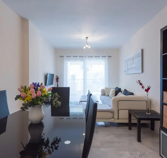 Краткосрочная аренда апартаментов на среднем этаже в Calahonda