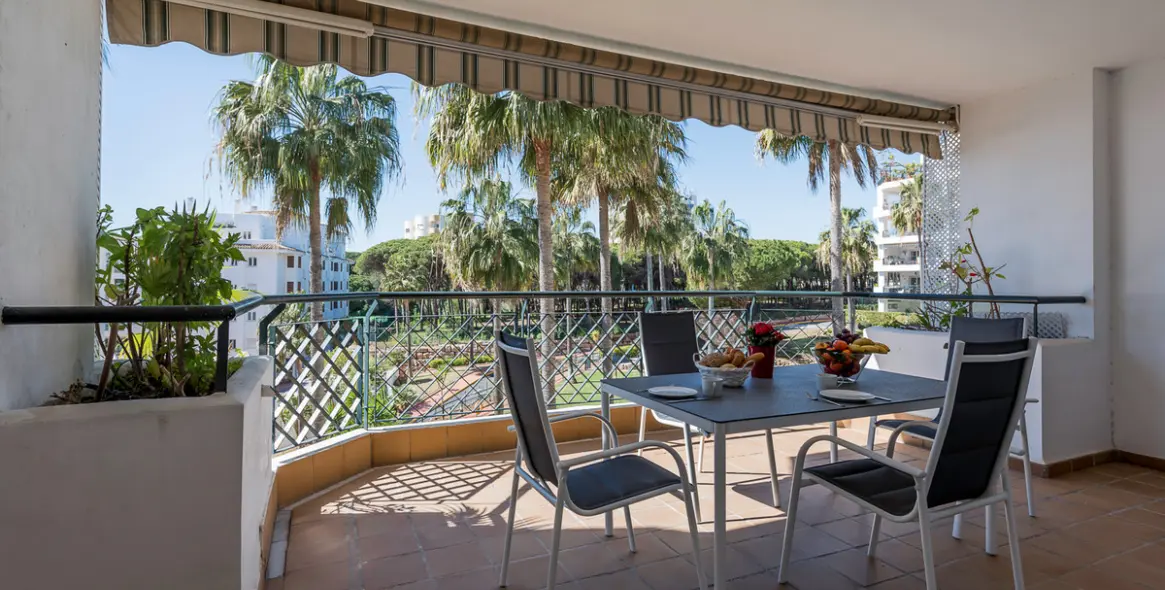 Краткосрочная аренда апартаментов на среднем этаже в Calahonda 3