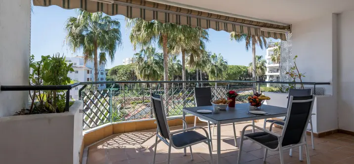 Краткосрочная аренда апартаментов на среднем этаже в Calahonda 2