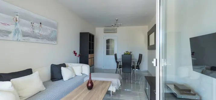 Краткосрочная аренда апартаментов на среднем этаже в Calahonda 3