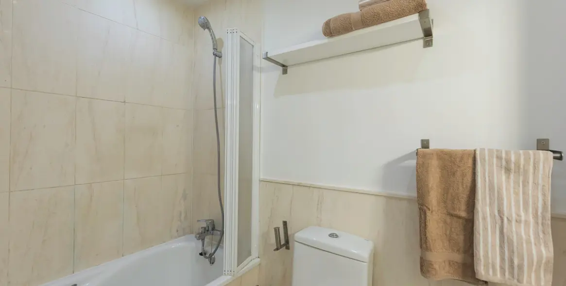 Краткосрочная аренда апартаментов на среднем этаже в Calahonda 5