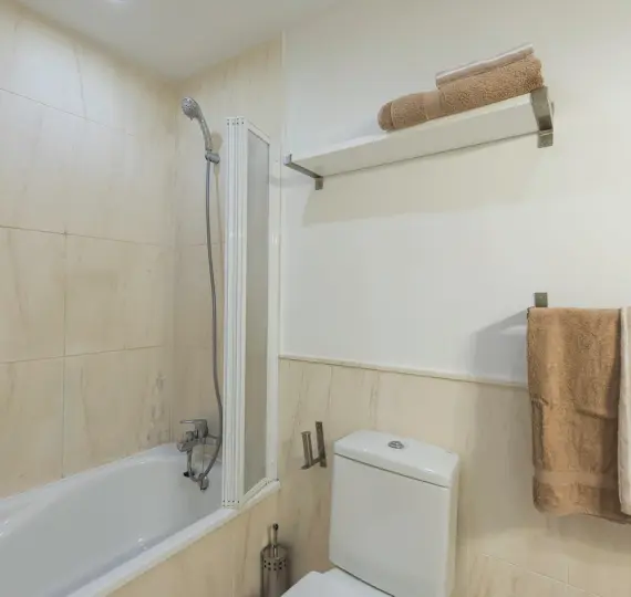 Краткосрочная аренда апартаментов на среднем этаже в Calahonda