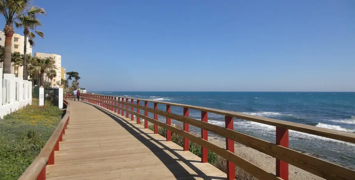 Краткосрочная аренда апартаментов на среднем этаже в Calahonda 10