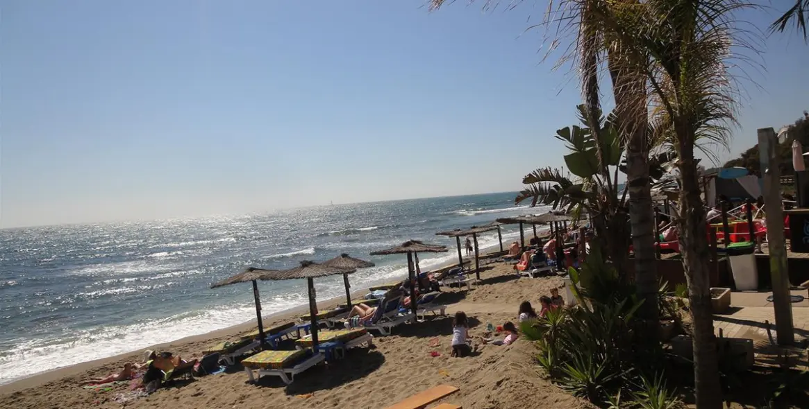 Краткосрочная аренда апартаментов на среднем этаже в Calahonda 11